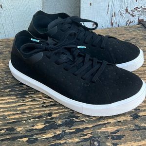 NATIVE Monaco black low light weight sneaker size 9.5